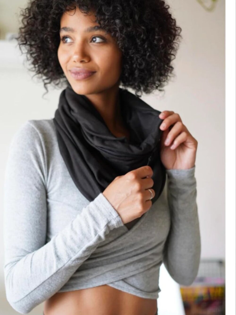 NEW Beyond Yoga Pocket Infinity Scarf Black